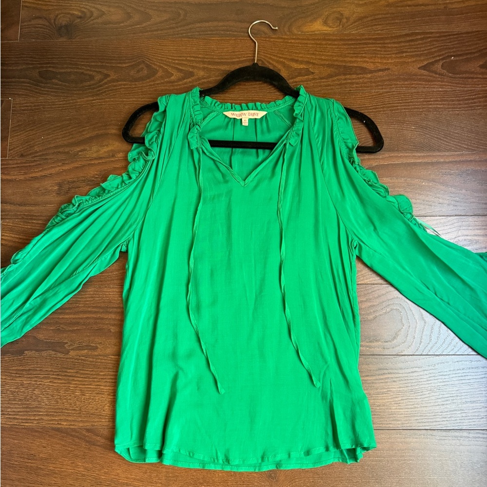 Open shoulder shirt